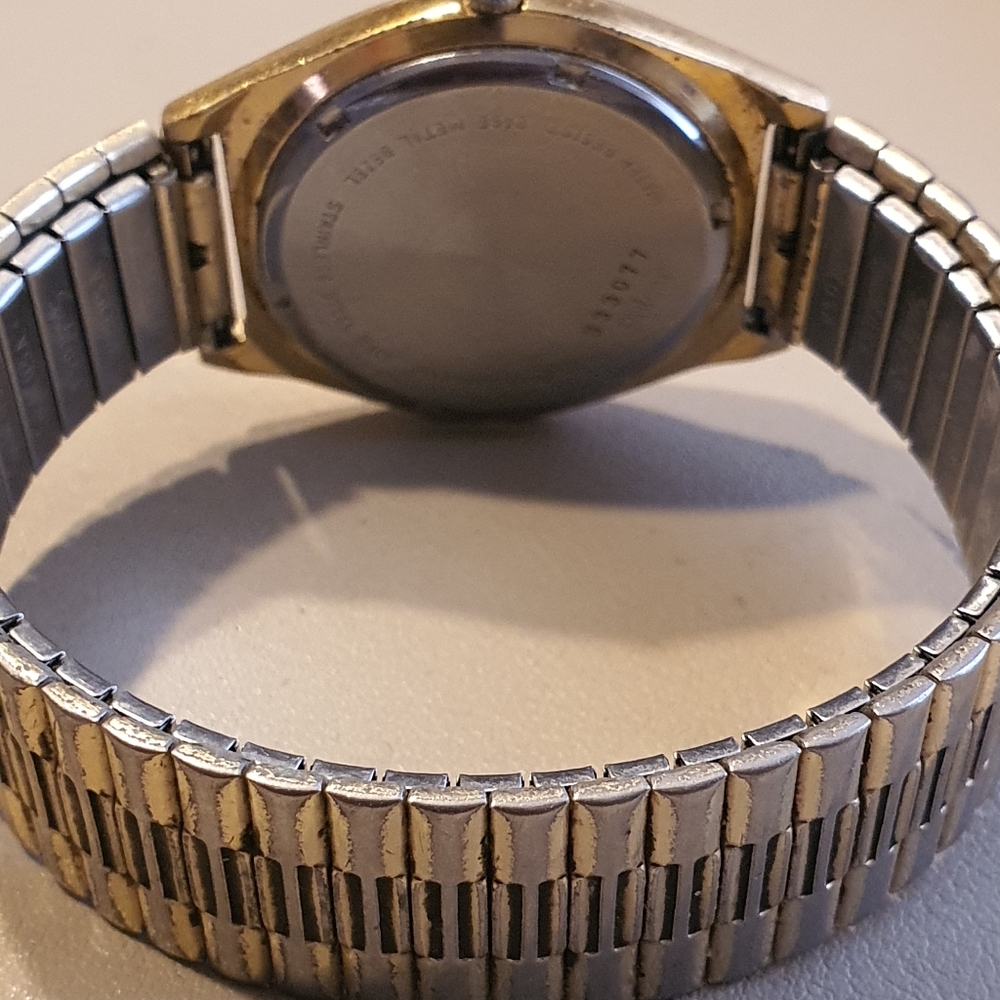 10/$20 Vtg Pulsar Quartz Goldtone Stainless Steel Men's Watch w/Day-Date - Picture 4 of 5